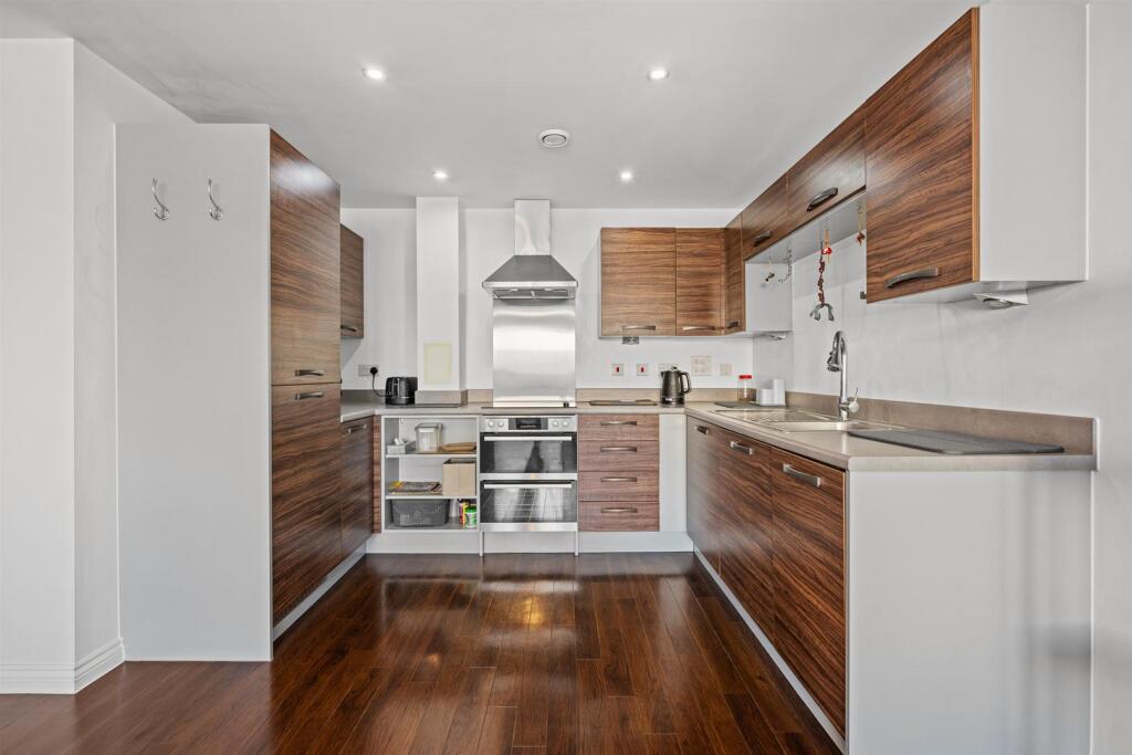 Apartment in London, Chatterton Village, Widmore - More