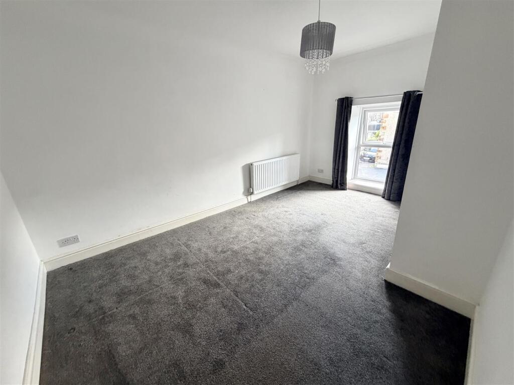 House in Glanamman, Twynmynydd, Cwmamman - More