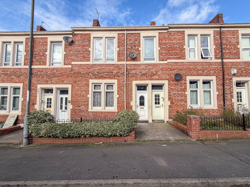 2-bed flat on Shipcote Terrace, Gateshead, £70,000