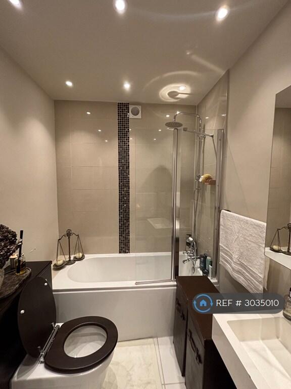 Apartment in London, Snaresbrook - More