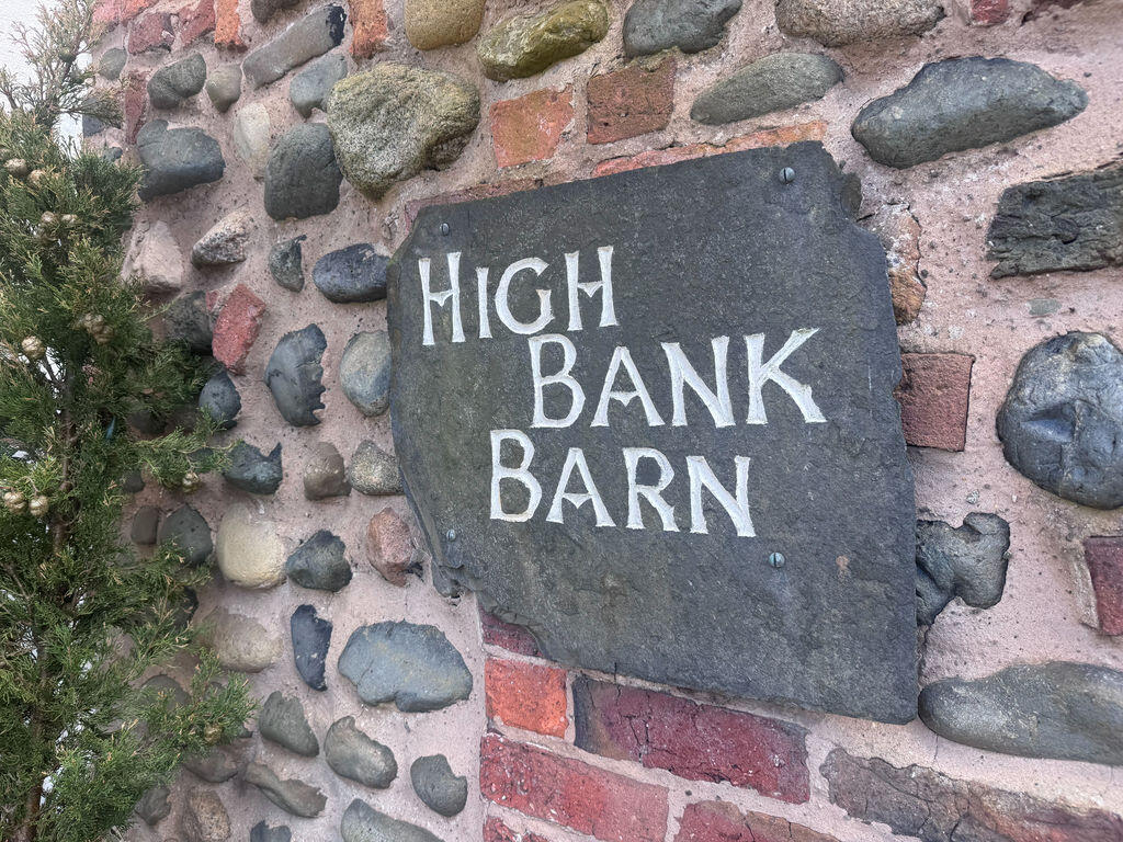 STUNNING BARN CONVERSION WITH NO ONWARD CHAIN - Fairfield Road, Poulton-Le-Fylde photo 2