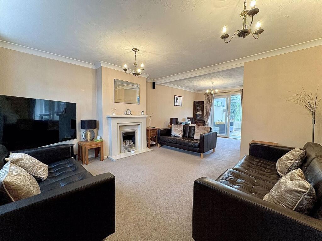Aylesford Close, SEDGLEY, DY3 3QB photo 2