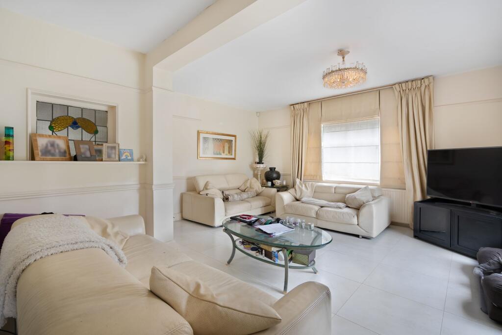 Trumpsgreen Road, Virginia Water - View 5