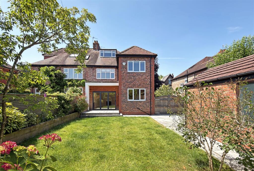 Queens Road, Hale photo 3
