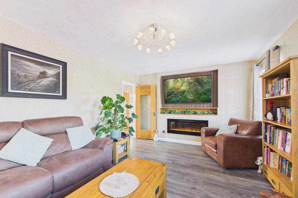 Appleton Road, Upton, CH2 - More