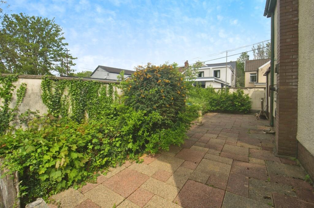 House in Pontypridd, Rhondda Cynon Taf - View 4