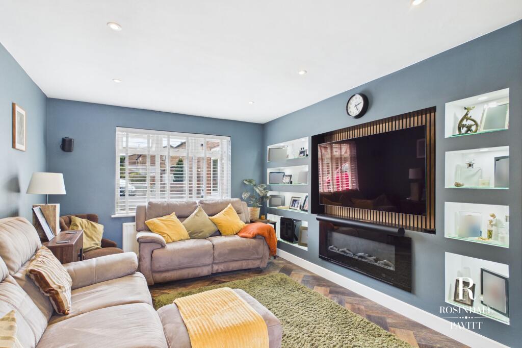 House in Sutton - View 5