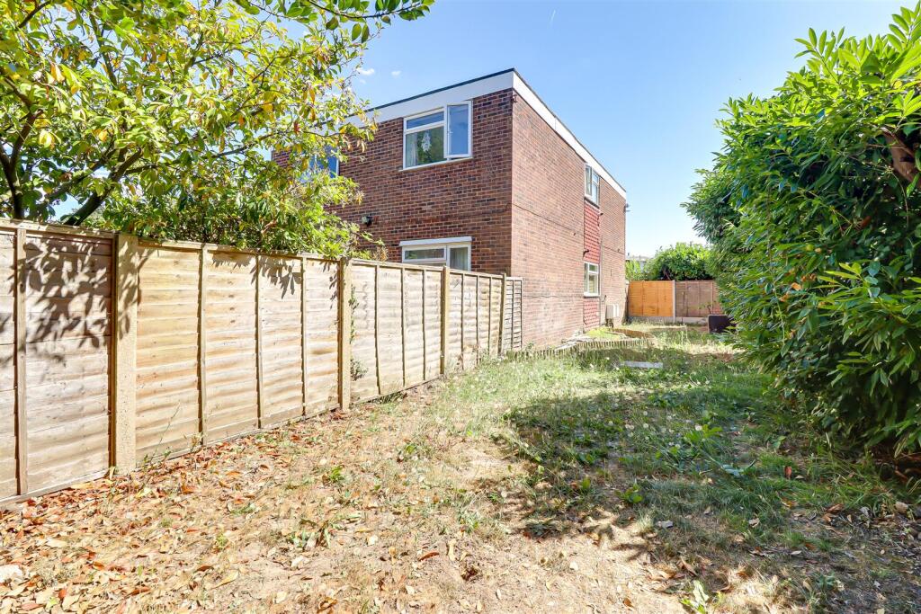 Apartment in Southend-on-Sea - View 2