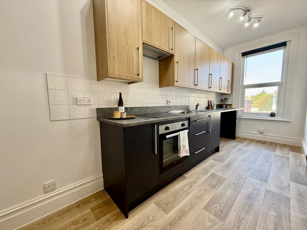 Apartment in Christchurch, Pokesdown, Bournemouth - View 4
