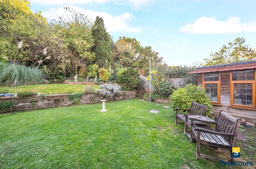 Applegarth Avenue, Guildford, Surrey, GU2 photo 3