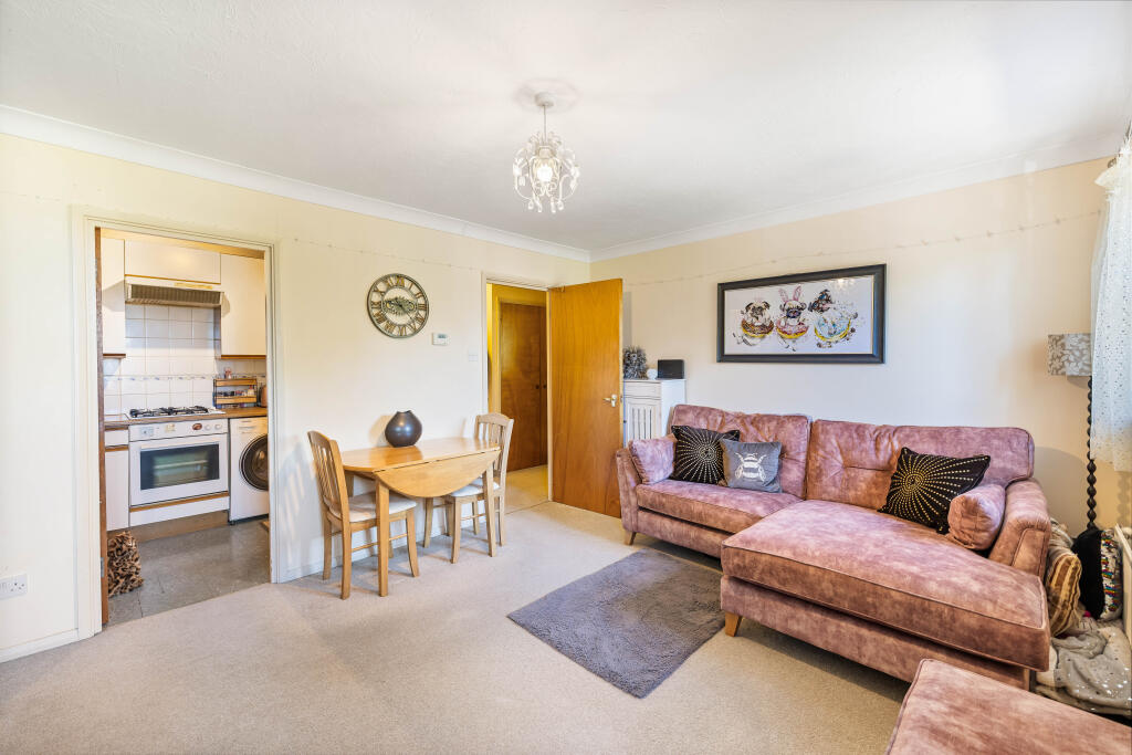 Apartment in Kingston upon Thames - View 3