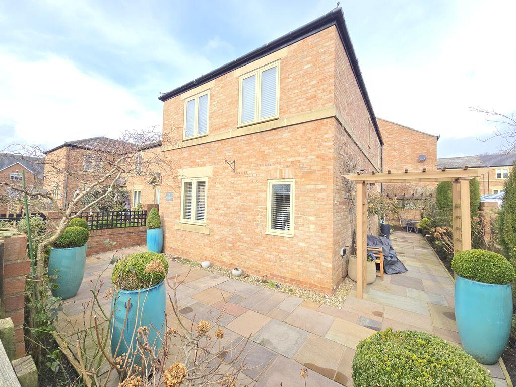 18 Micklewood Close photo 4