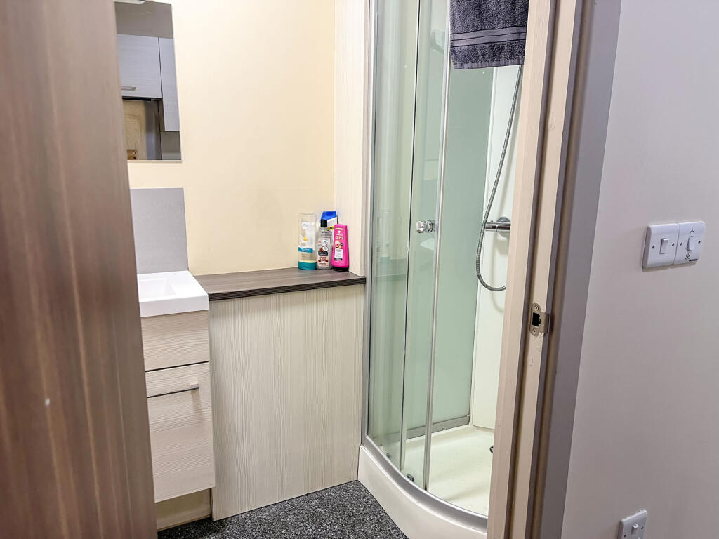 Apartment in Nottingham, Rainbow Quarter, The Meadows - More