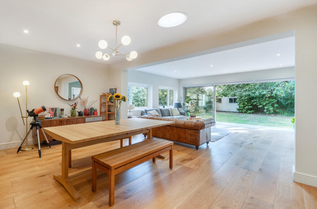 House in Wokingham - More