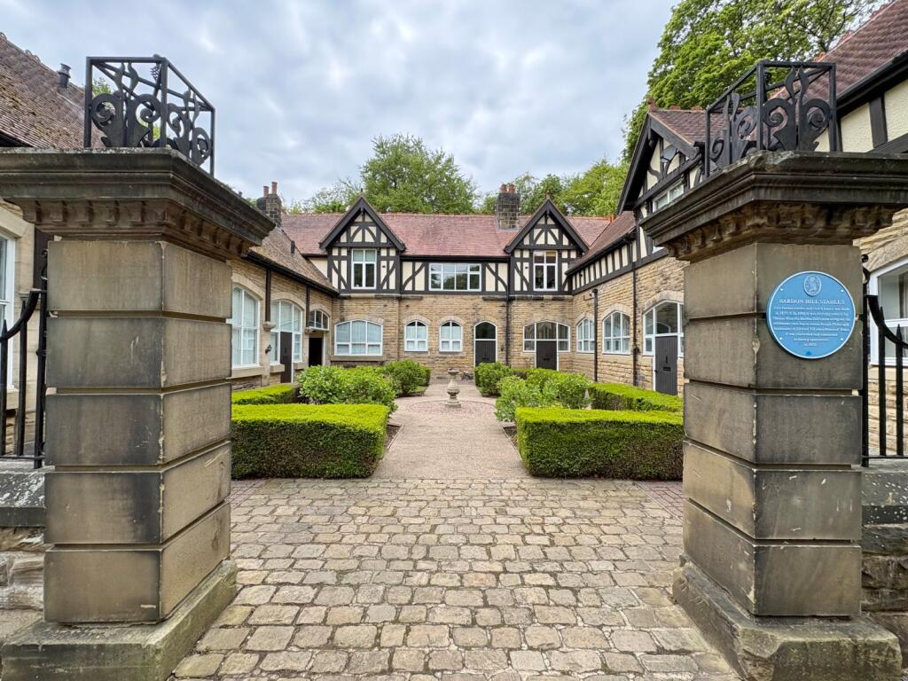 Main image of property: Bardon Hall Mews, Weetwood Lane, Weetwood, Leeds, LS16