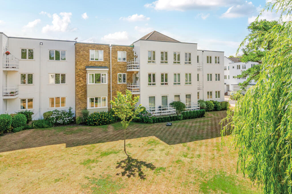 2-bed flat on Braybank, Bray, SL6, £425,000