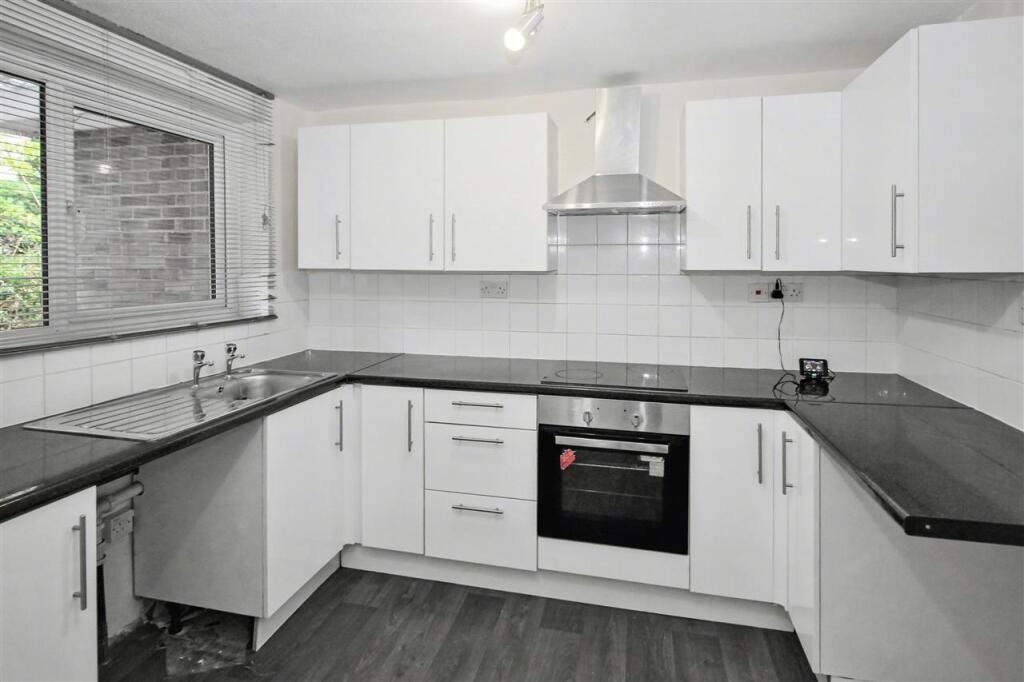 Oberon Court, Shakespeare Road, Bedford photo 2