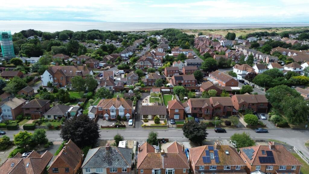 Brambles Road, Burnham-on-Sea, Somerset, TA8 photo 4