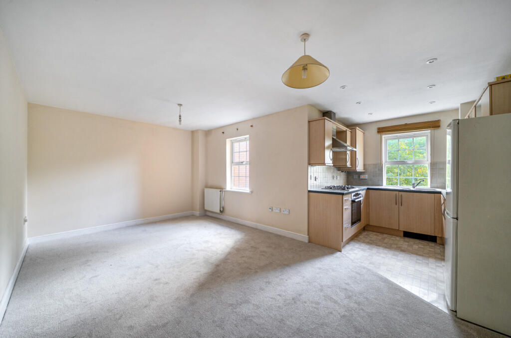 Eastbury Way, Redhouse, Swindon, SN25 photo 3