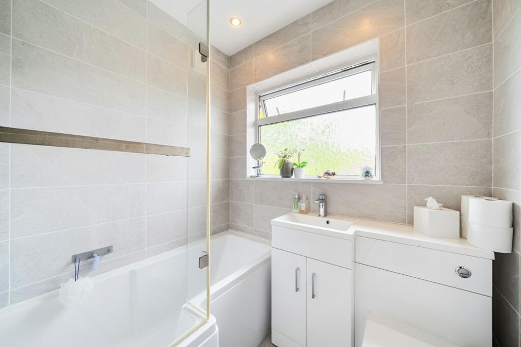 Tudor Close, Pinner, HA5 photo 4