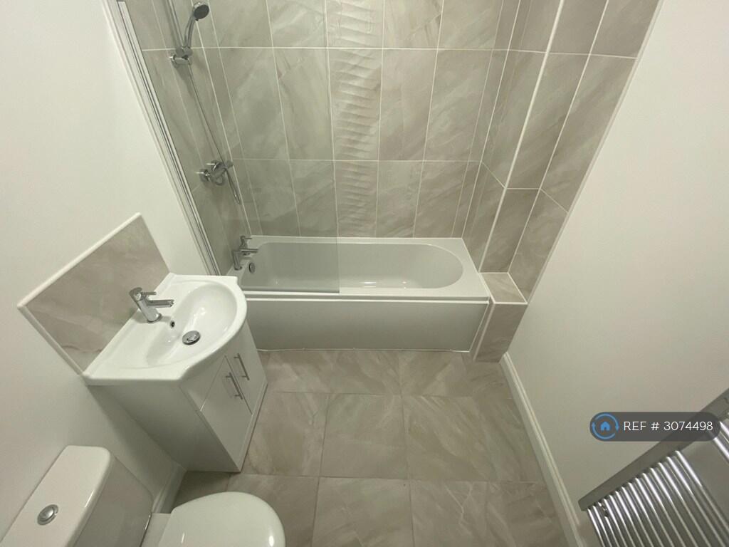 Apartment in Wakefield, West Yorkshire - View 5