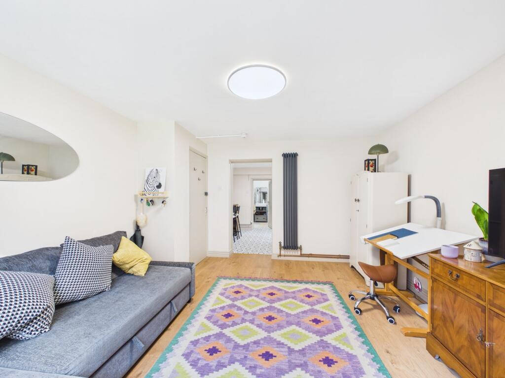 Apartment in Gloucester - More