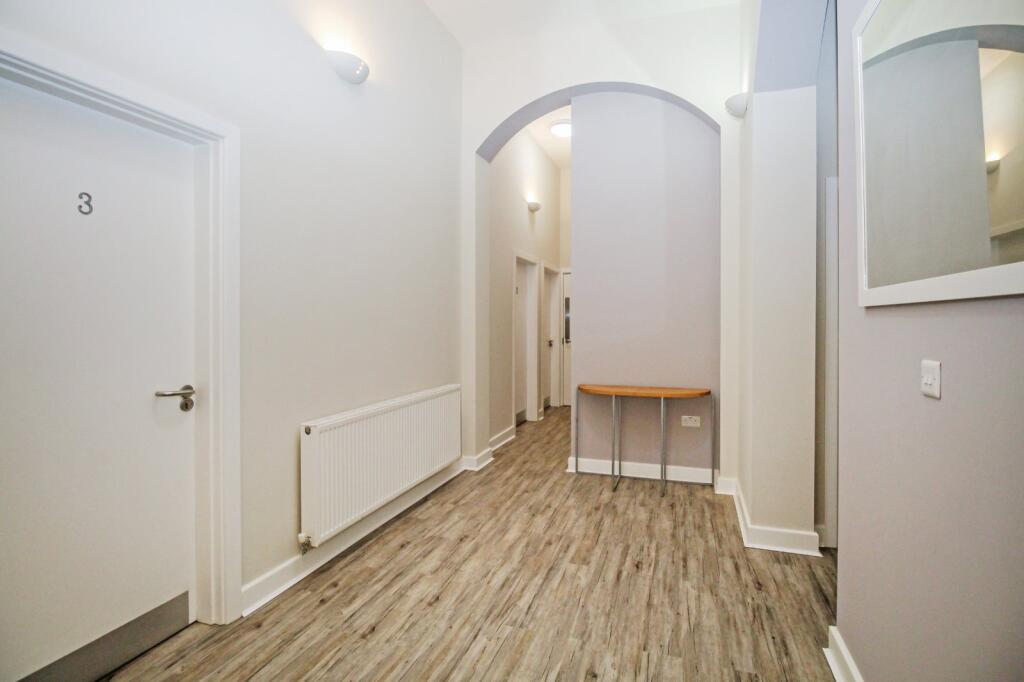 6 bedroom detached house for rent