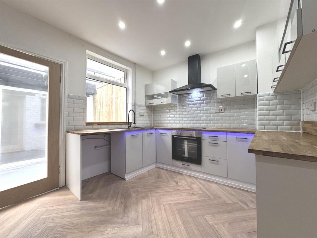 House in Stoke-on-Trent - View 3