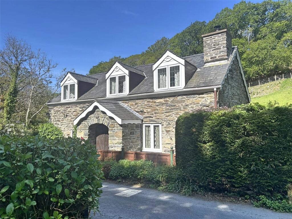 2-bed detached on Friog, Fairbourne, Gwynedd, LL38, £300,000