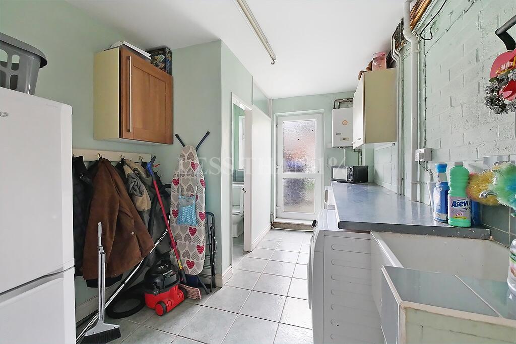 House in Witton Road - NN5, Duston - View 5