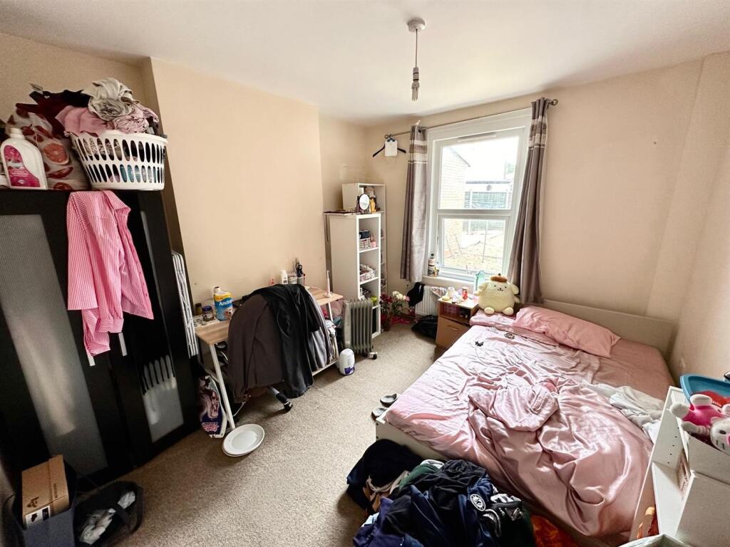 Cowley Mill Road, Uxbridge – pohled 4