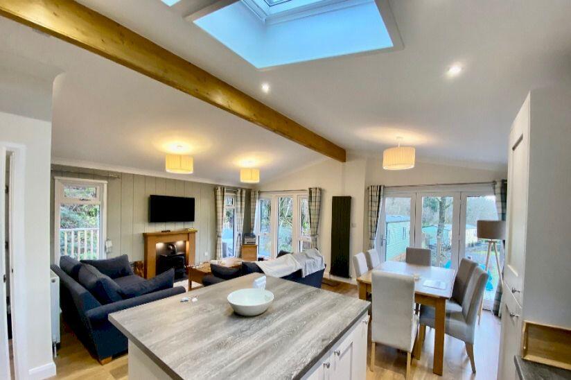 Willerby Acorn Lodge (Pre-owned, 2021), Hill of Oaks Caravan and Lodge Park, Lake Road, Windermere, Cumbria, LA23 3PJ photo 3