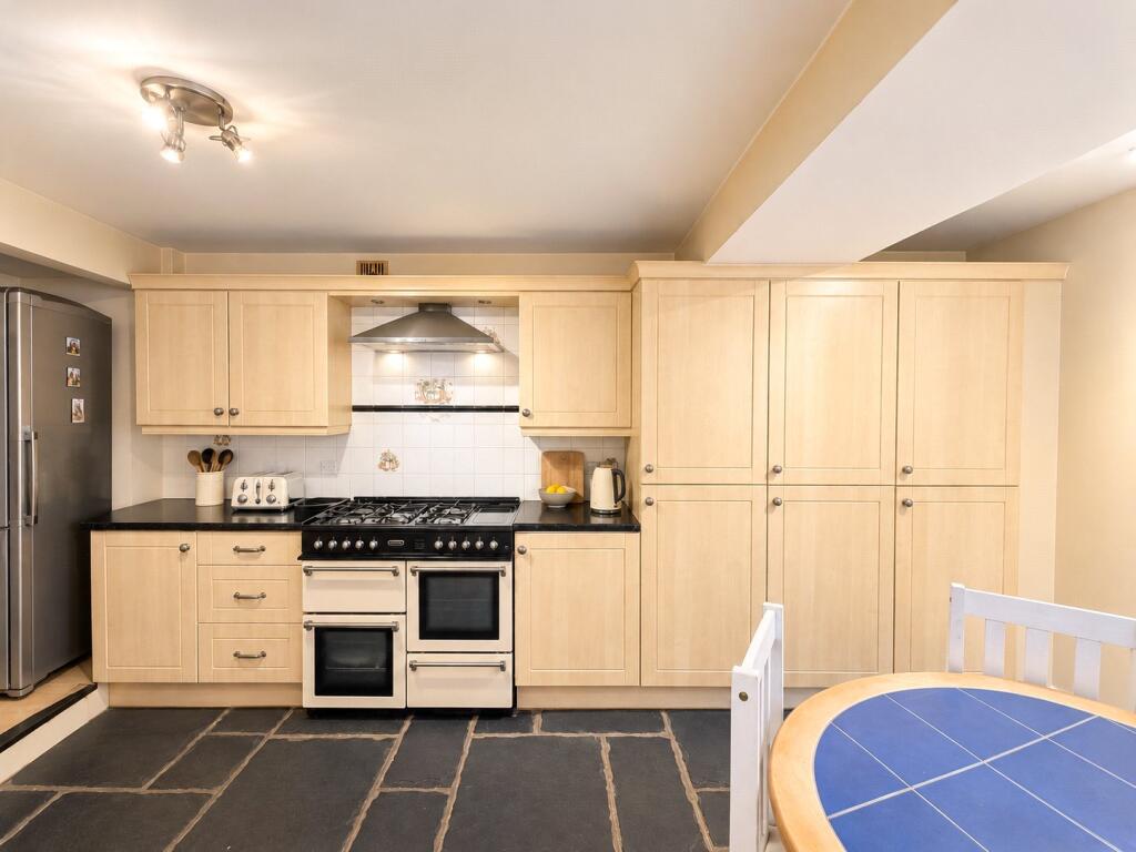 House in Aldershot, Cargate, North Town - More