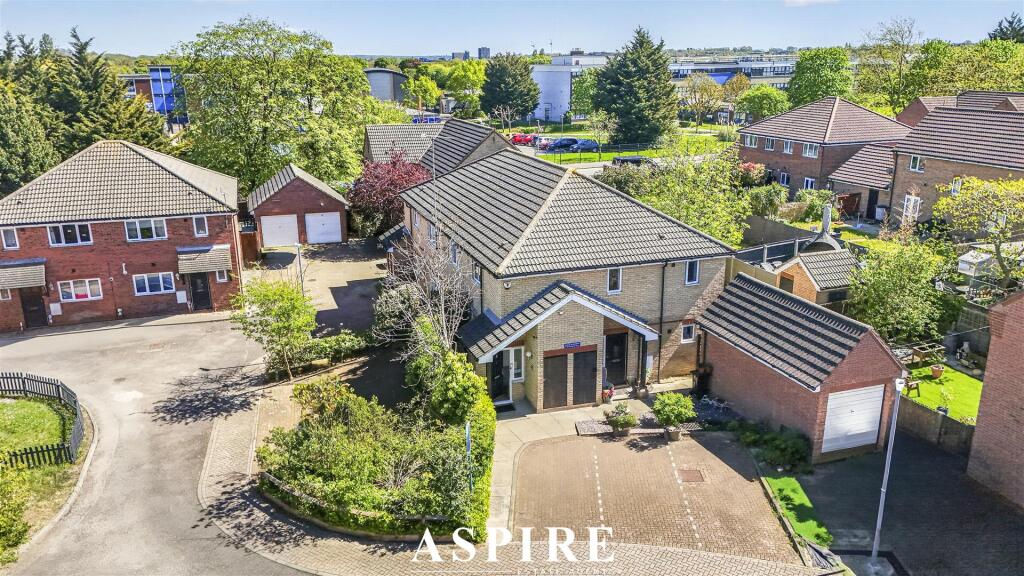 2-bed flat on Walsingham Close, Laindon, Basildon, £265,000