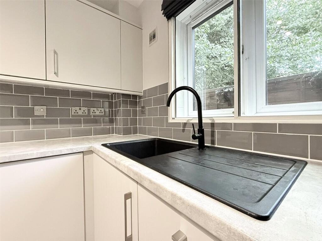 Apartment in London, Hadley Wood - View 4