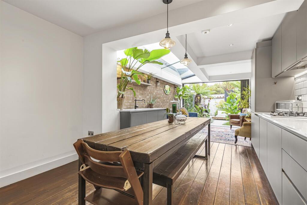 Sandycombe Road, Richmond, TW9 photo 2