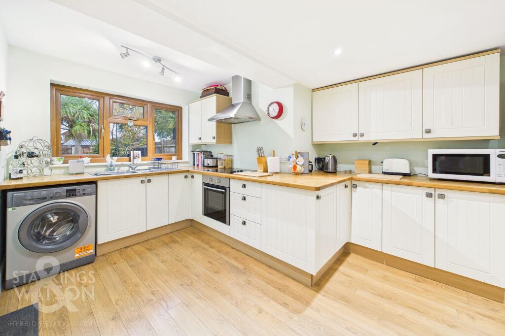 Loddon Road, Ditchingham, Bungay photo 2