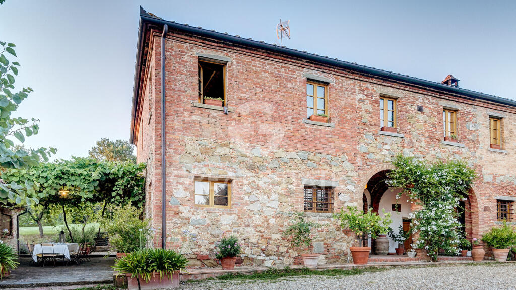 Main image of property: Tuscany, Arezzo, Foiano della Chiana