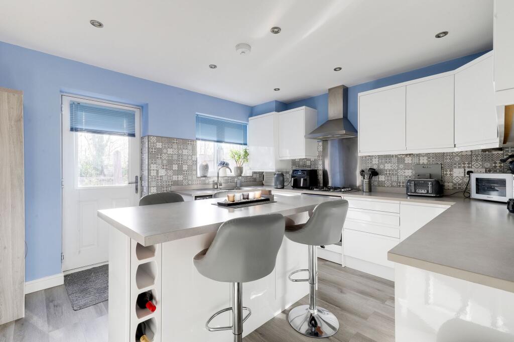 Poets Close, Hucknall, NG15 - View 4
