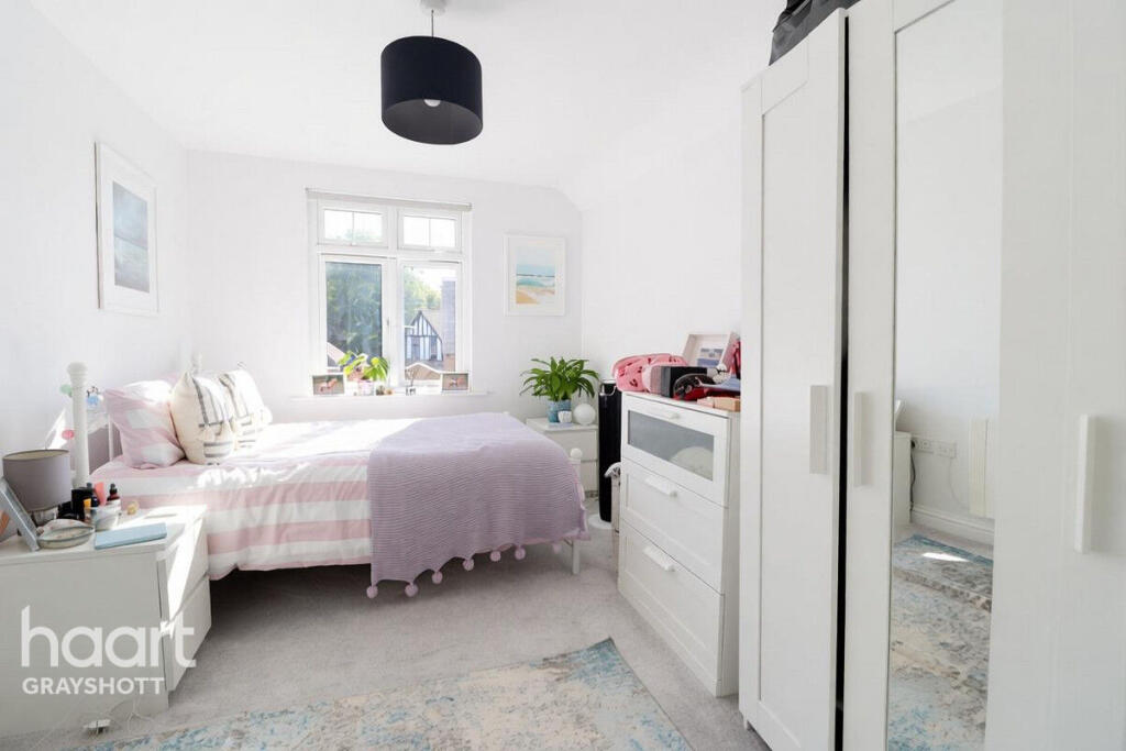 Apartment in Waverley, Haslemere - View 4