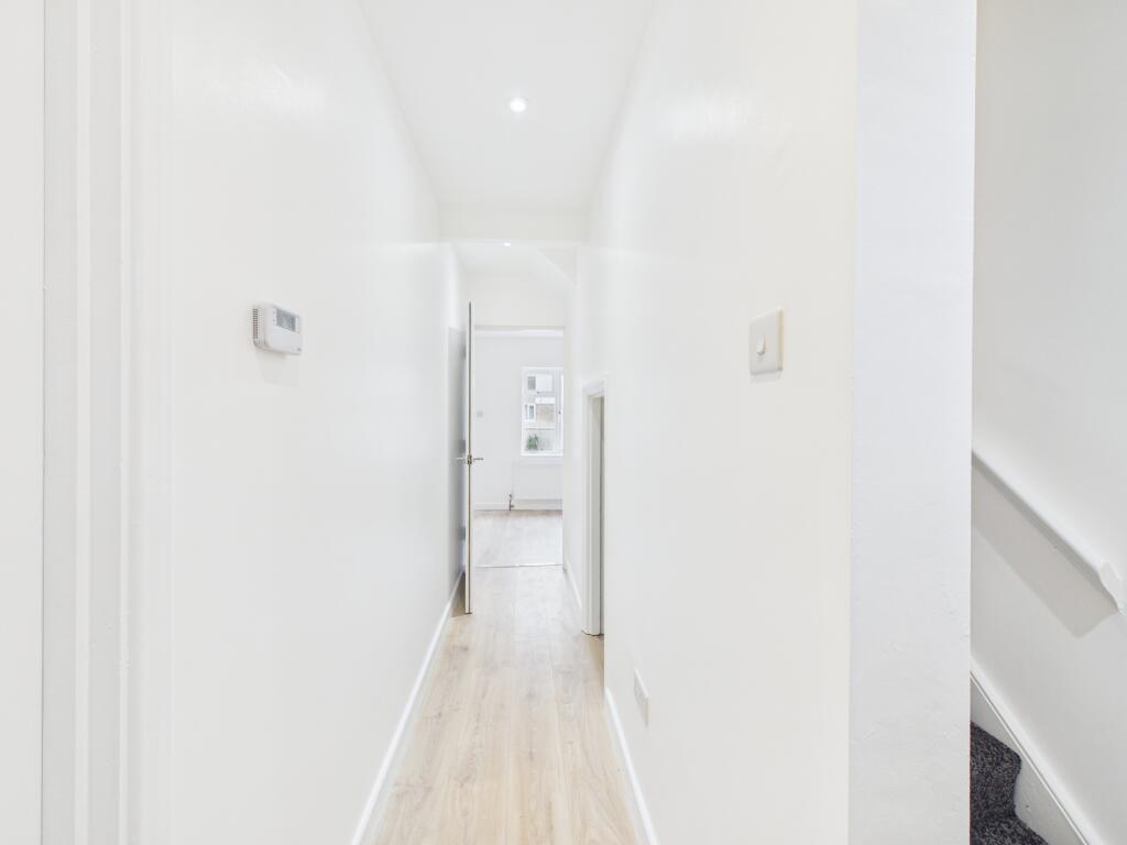 House in Redhill - View 4