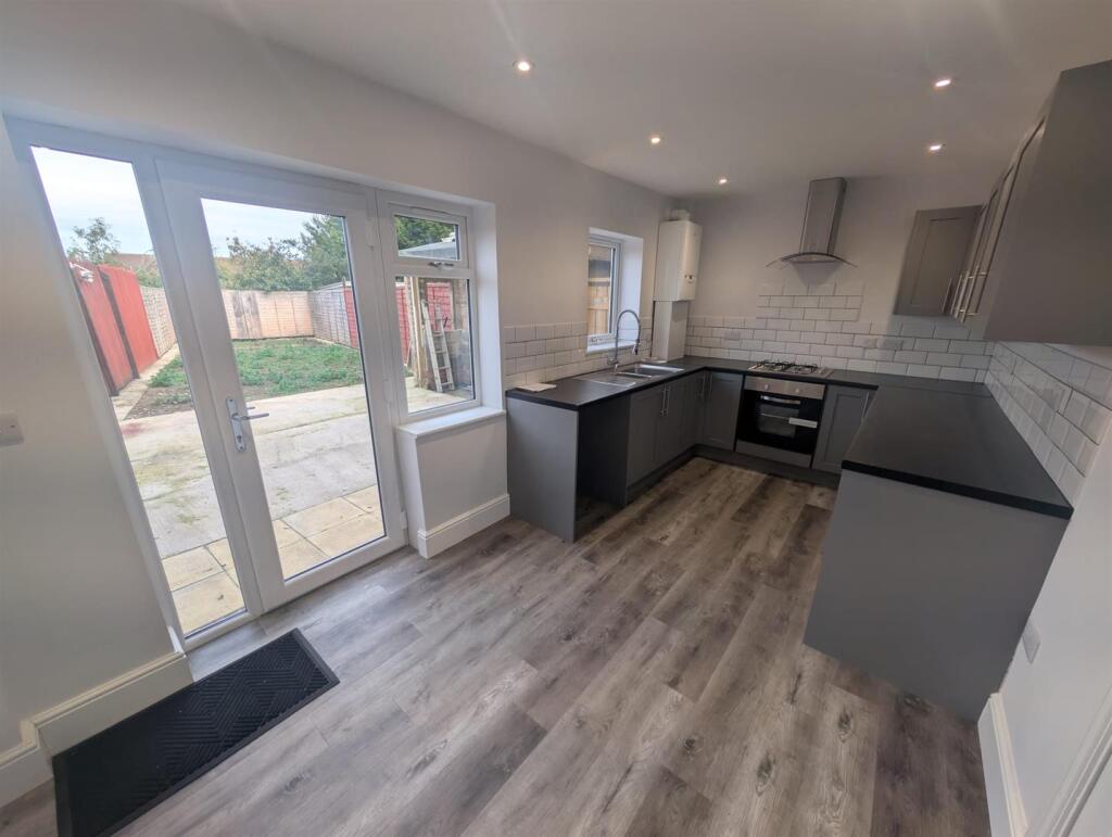 House in Hull - View 2