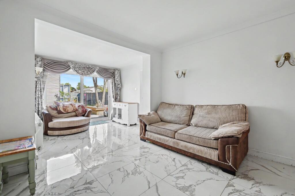 House in Stanford-le-Hope, Essex - View 3