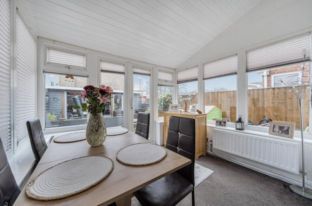 Colingsmead, Eldene, Swindon, SN3 photo 2