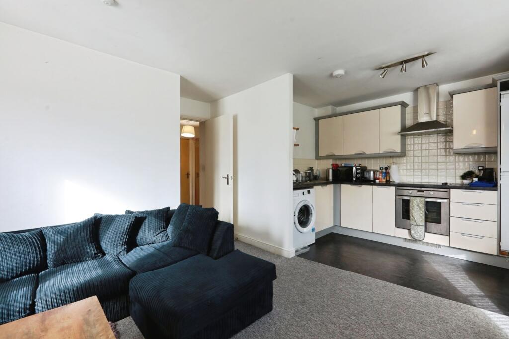 Apartment in West Oxfordshire, Carterton - View 4