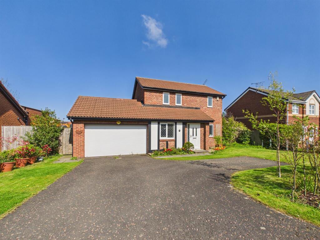 3-bed detached on Abbots Way, North Shields, £339,950