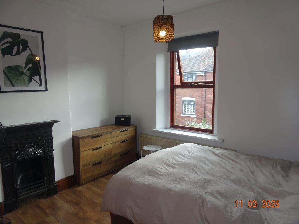 House in Sheffield, Steel Bank, Crookes - More