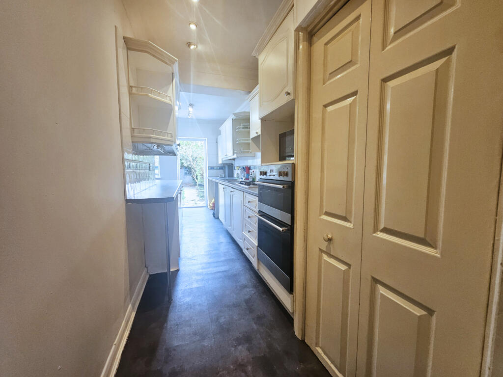 House in London - View 5