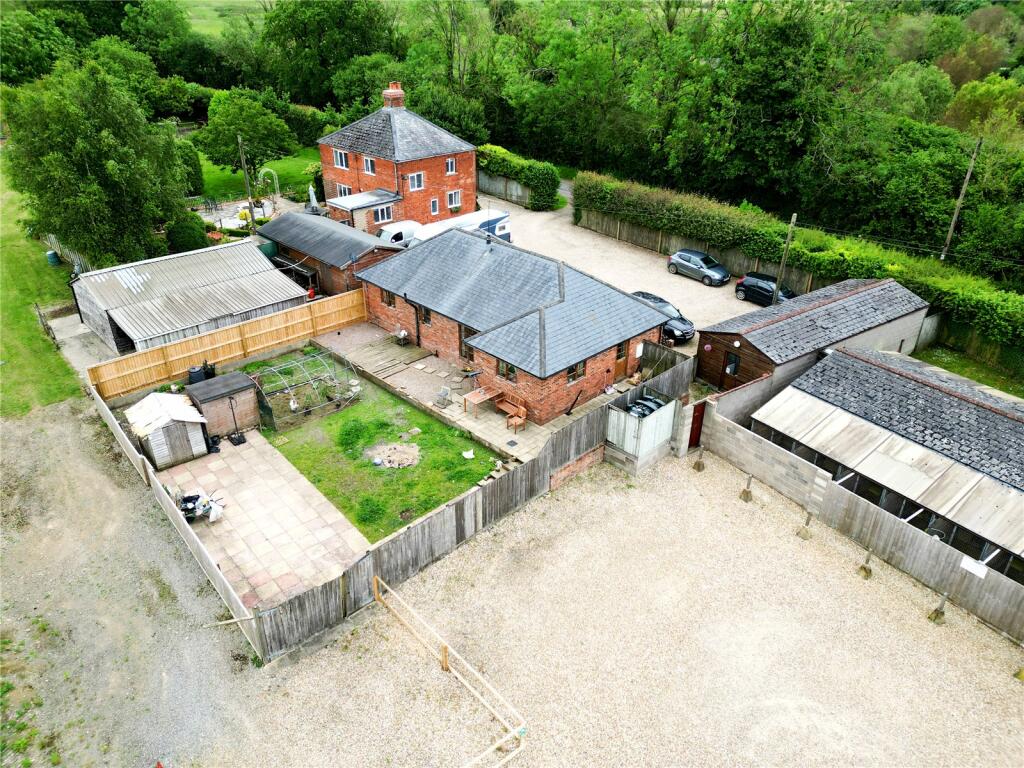 Flaxlands, Royal Wootton Bassett, Swindon, Wiltshire, SN4 photo 2