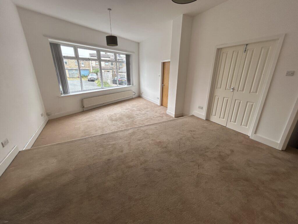 Waste Lane, Mirfield, WF14 8NT photo 4
